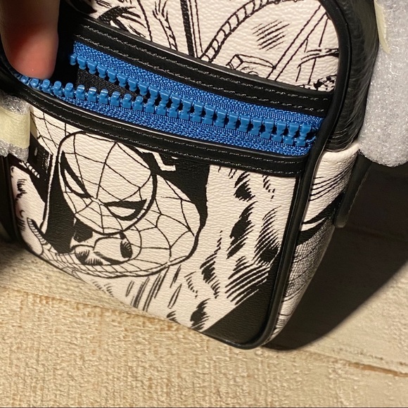 ❗️LAST ONE❗️COACH Spiderman Comic Crossbody MARVEL - Picture 8 of 13